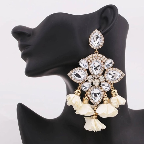 boutique Jewelry - Rhinestone & Flower Decor Earrings